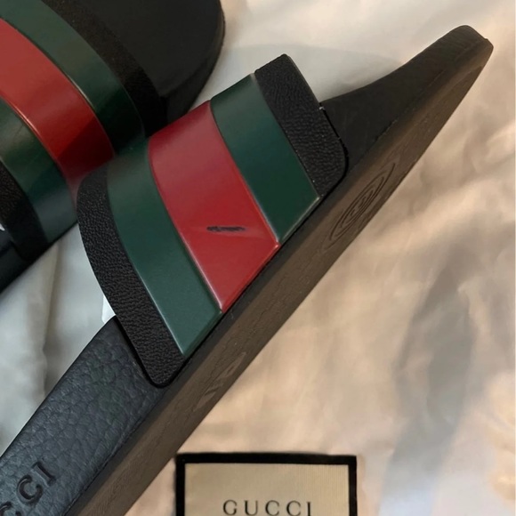SOLD.Gucci Signature Pool Slides - Picture 3 of 5